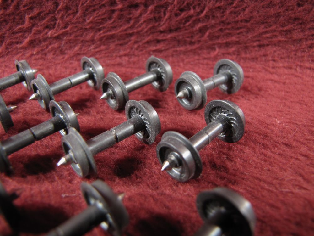 HO SCALE/ GAUGE 20 PLASTIC WHEELS W/ METAL AXLES (10 PAIR) | eBay